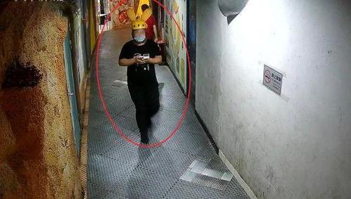 深圳外卖小哥吃瓜,街头热浪中的清凉一瞬