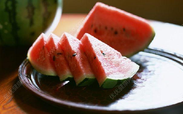 吃瓜别喝酒,饮酒需谨慎