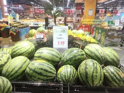 吃瓜节横幅,横幅映照下的欢乐时光